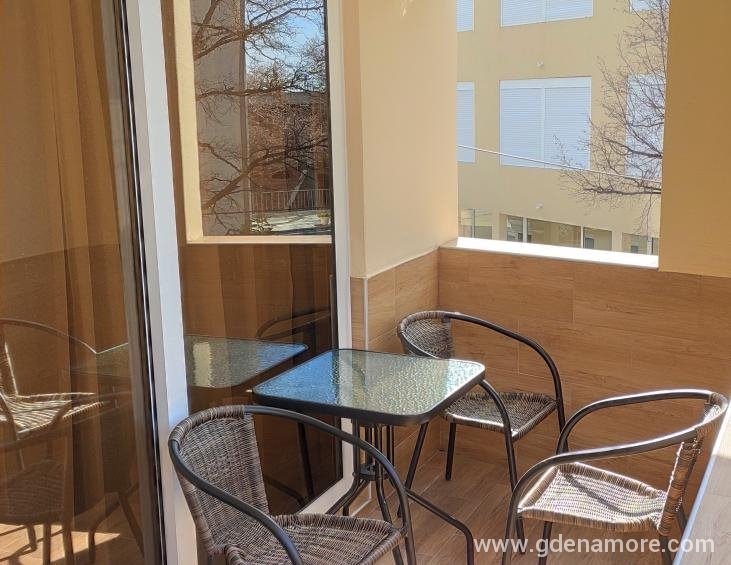 Trokrevetni apartman-studio (3)